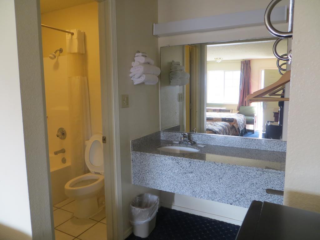 Regency 7 Rogers Motel Oda fotoğraf
